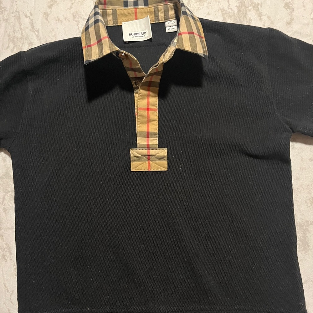 Original Burberry T-shirt  lightly worn, toddler boy 4 T. In very good condition